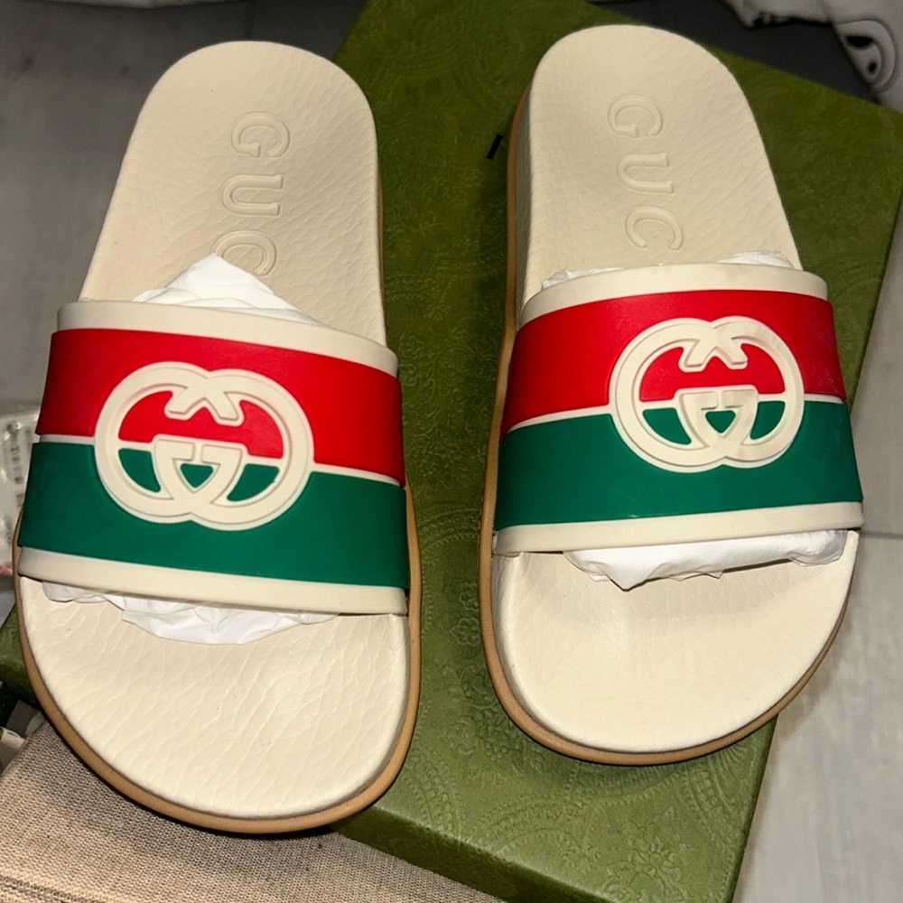 GICCI KIDS SLIDES SIZE 29EU (Size 12 in KIDS)